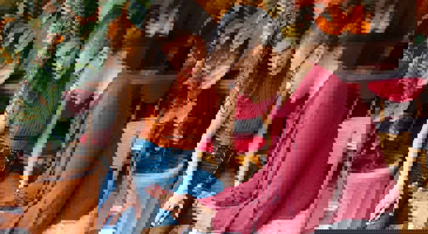 People talking in a cafe